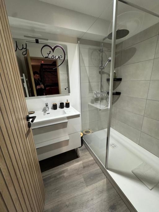 Nuit Defendue - Jacuzzi - Sauna - By Primo C0Nciergerie Tournus Bagian luar foto