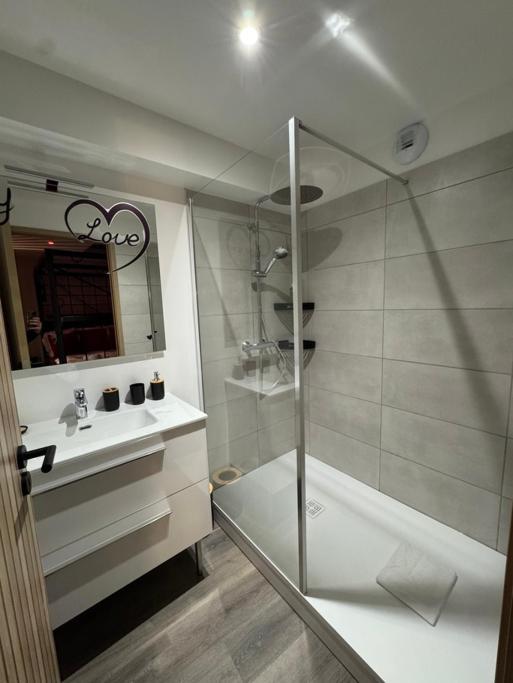 Nuit Defendue - Jacuzzi - Sauna - By Primo C0Nciergerie Tournus Bagian luar foto